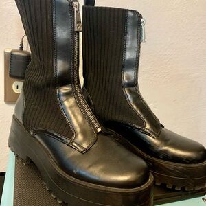 Zara Black Ribbed Zip-Front Platform Chelsea Boots